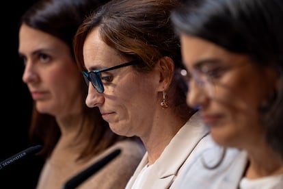 Las coportavoces de Más Madrid Mónica García, Manuela Bergerot y Rita Maestre, durante una rueda de prensa en octubre de 2024. 