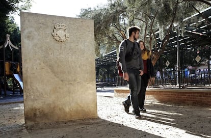 Located on Giorgeta Avenue in Valencia, this monument was erected to commemorate a metro accident in 2006 in which 43 passengers were killed. City Hall recently cleaned it up, but it will soon be replaced by another sculpture paid for by public subscription, writes Cristina Vázquez.