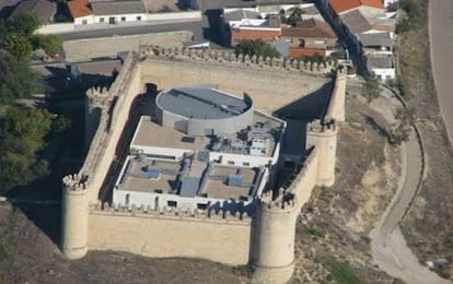 Vista aérea del castillo de Maqueda (Toledo) en la que se ve el edificio construido en su interior para acoger el museo de la Guardia Civil.