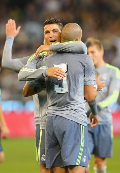 Ronaldo y Pepe celebran uno de los goles.