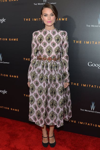 En el estreno de The Imitation Game en Nueva York estaba estupenda con este vestido estampado de Dolce & Gabbana.