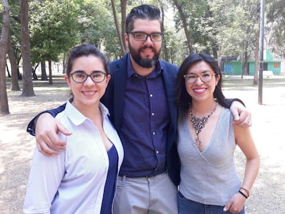 Los periodistas Nayeli Roldán Sánchez, Manuel Ureste Cava y Miriam Castillo Moya en la Ciudad de México.