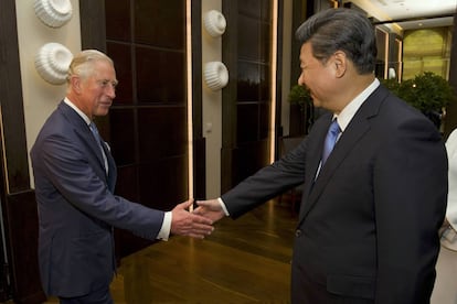 En el arranque oficial del viaje de la delegación china, el príncipe Carlos ha recibido al presidente de China, Xi Jinping.