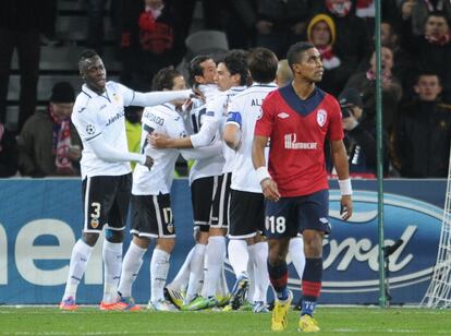 Los jugadores del Valencia celebran el 0 a 1.