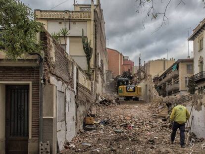 Demolició d'una casa a Gràcia.