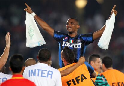 Samuel Eto'o celebra el Mundial de clubes.