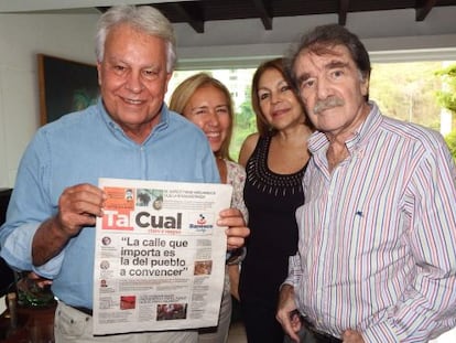 González, amb el periodista Teodoro Petkoff, a Caracas.
