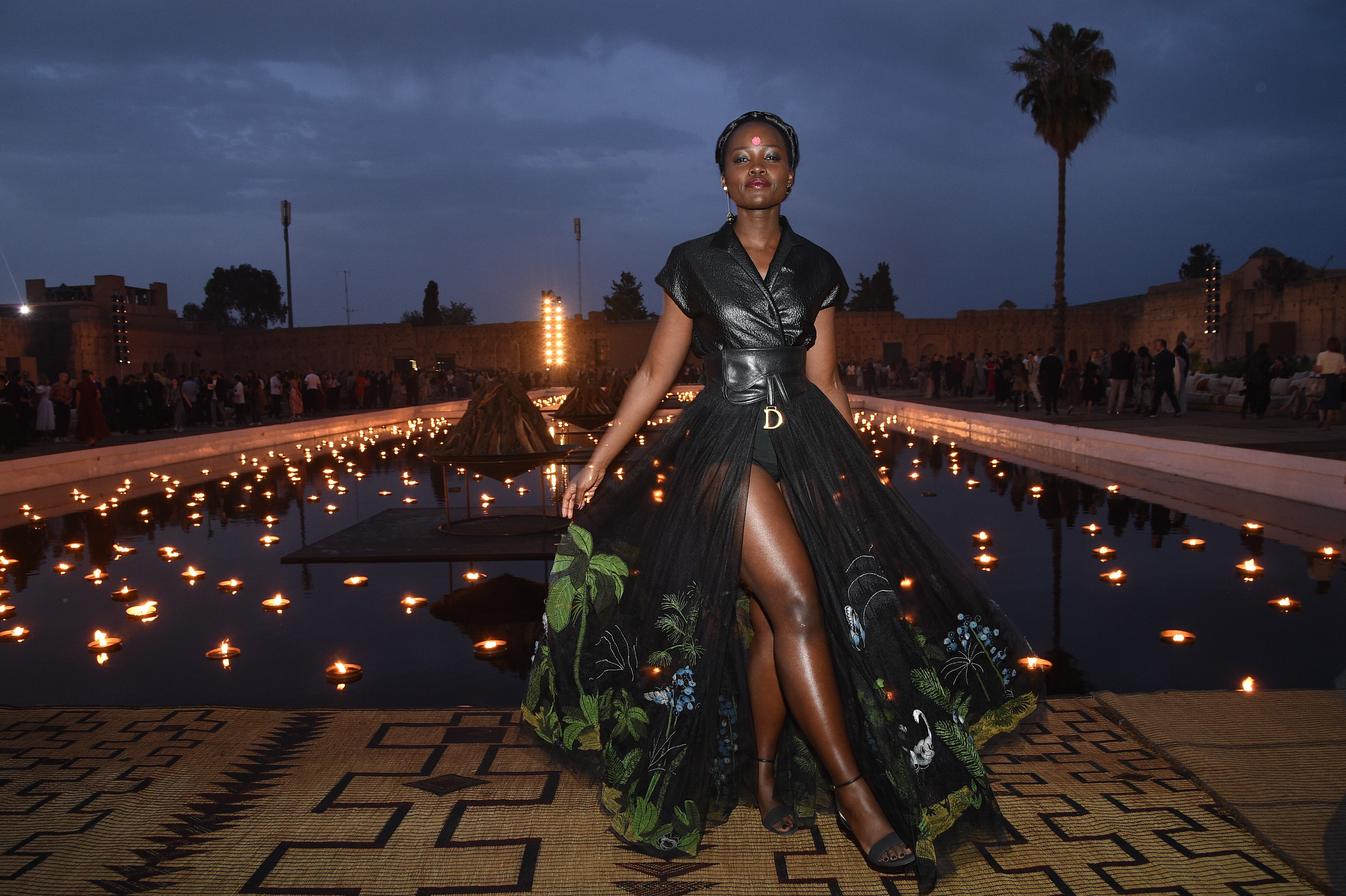 La actriz Lupita Nyong'o asistía al desfile crucero de Dior en Marraquech en abril de 2019. 