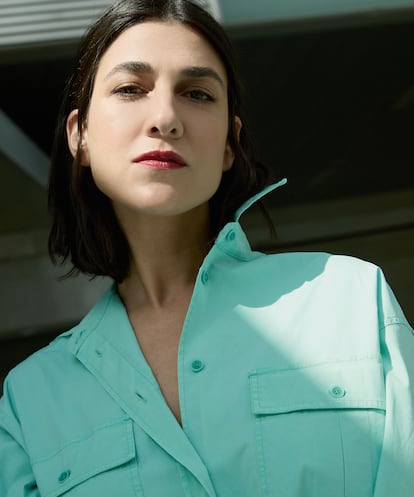 Stéphanie Magnin lleva camisa de MAX MARA.