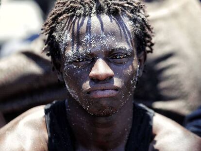 Ismael Salah, gambiano de 20 años, tras ser rescatado.