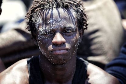 Ismael Salah, gambiano de 20 años, tras ser rescatado.
