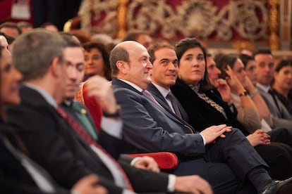 El presidente del EAJ-PNV, Andoni Ortuzar (c), durante la gala de los Premios Sabino Arana 2024, en el Teatro Arriaga, el pasado 26 de enero.