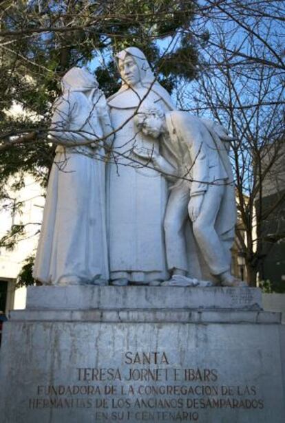 Escultura a València dedicada a santa Teresa Jornet.