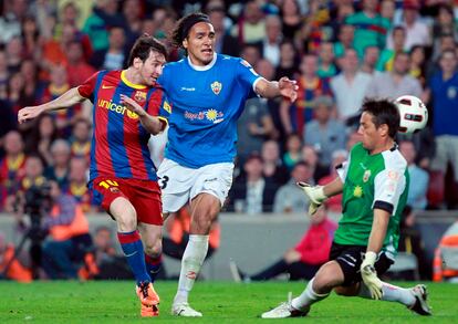 Leo Messi marco el tercer gol del Barcelona a pocos minutos del final aprovechando un despiste defensivo del Almería y puso el 3-1 definitivo.