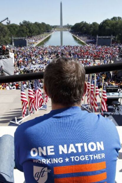 Seguidores del presidente estadounidense, en la explanada frente al monumento a Lincoln en Washington.