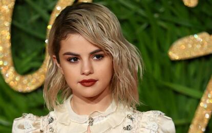 La cantante Selena Gomez, el lunes por la noche en lospremios de la moda brit&aacute;nicos celebrados en Londres.