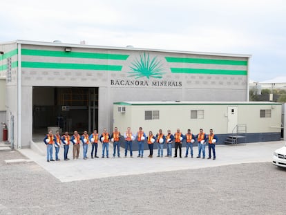 Trabajadores de la empresa Bacanora Lithium.