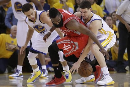 La decisiva pérdida de Harden, entre Curry y Thompson.