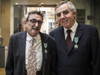 Carlos Pérez y José Lebrero con la medalla de la Orden de las Artes de Francia