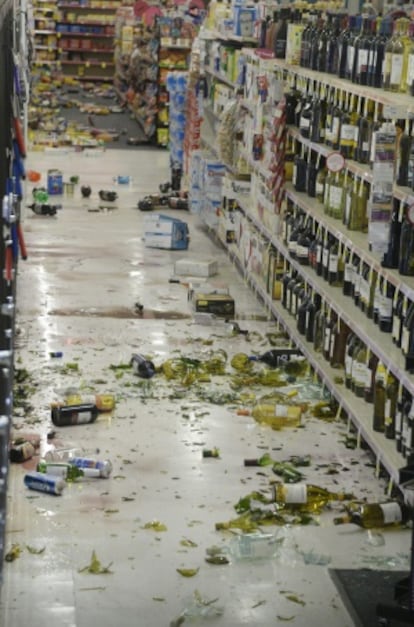 Desperfectos en un supermercado de California tras el terremoto.