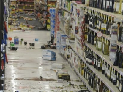 Prejuízo em um supermercado da Califórnia após o terremoto.