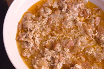 Una sopita de ajo, posiblemente la receta más barata del mundo