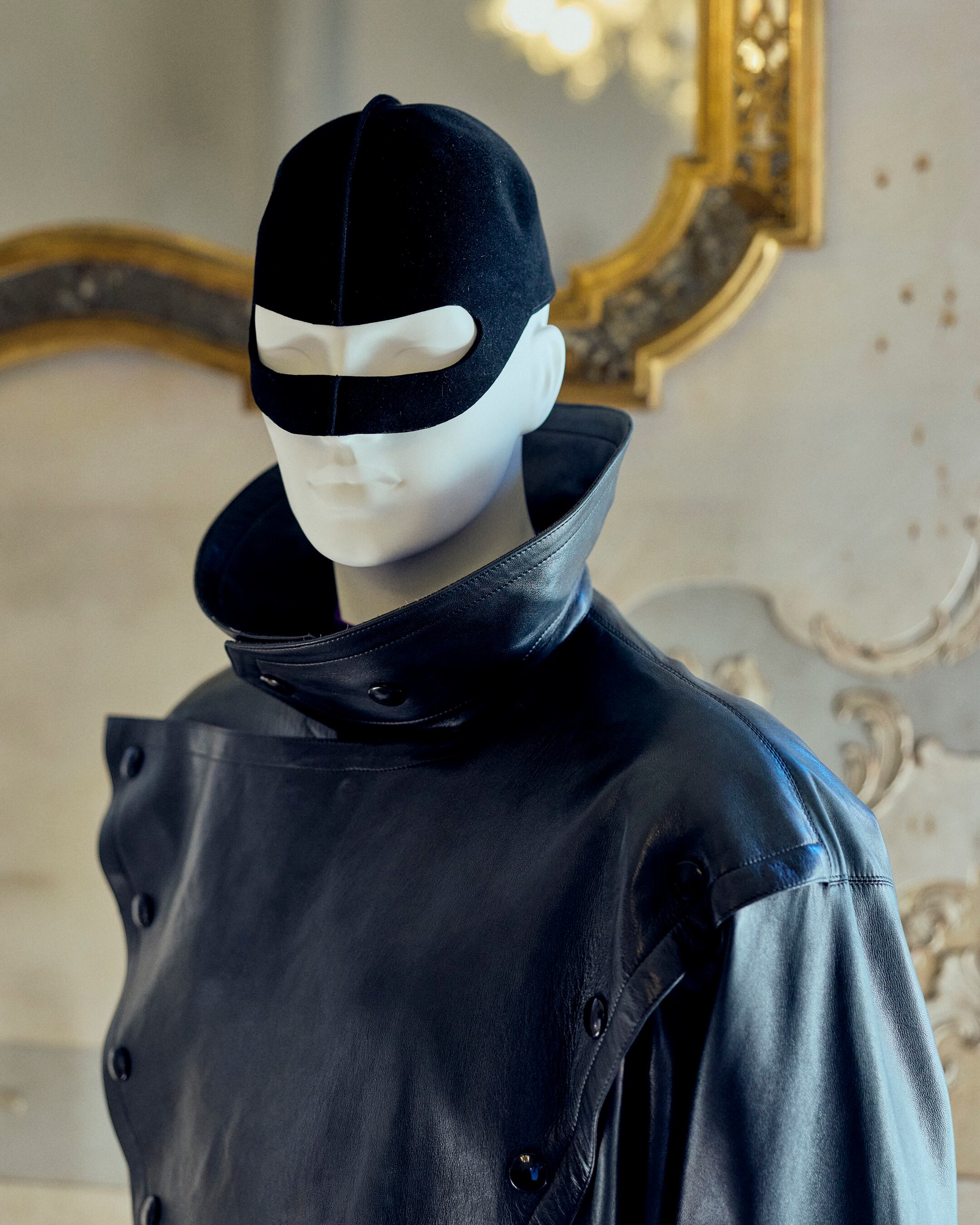 EPS 2614 ESPECIAL ARTESANIA MUSEO PIERRE CARDIN