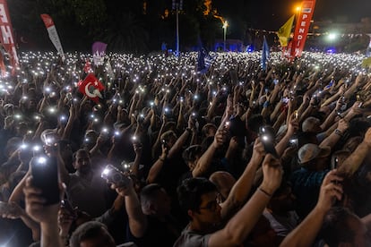 Manifestación de protesta organizada por la principal formación opositora, el Partido Republicano del Pueblo (CHP, socialdemócrata), el pasado 2 de julio en Estambul.