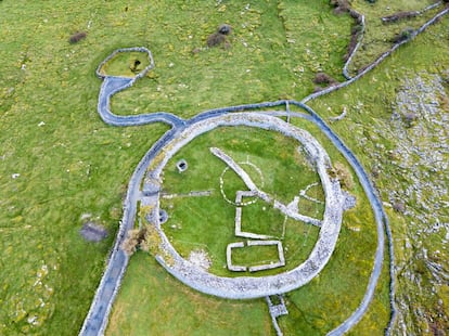 Vista aérea del fuerte de Caherconnell, en la región irlandesa del Burren.