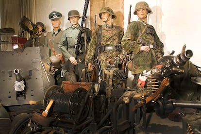 Maniquíes con uniformes de tropas alemanas de guerra relámpago de 1940, algunos de los cuales fueron robados del Oorlogsmuseum (Museo de la Guerra) de Ossendrecht, Holanda.