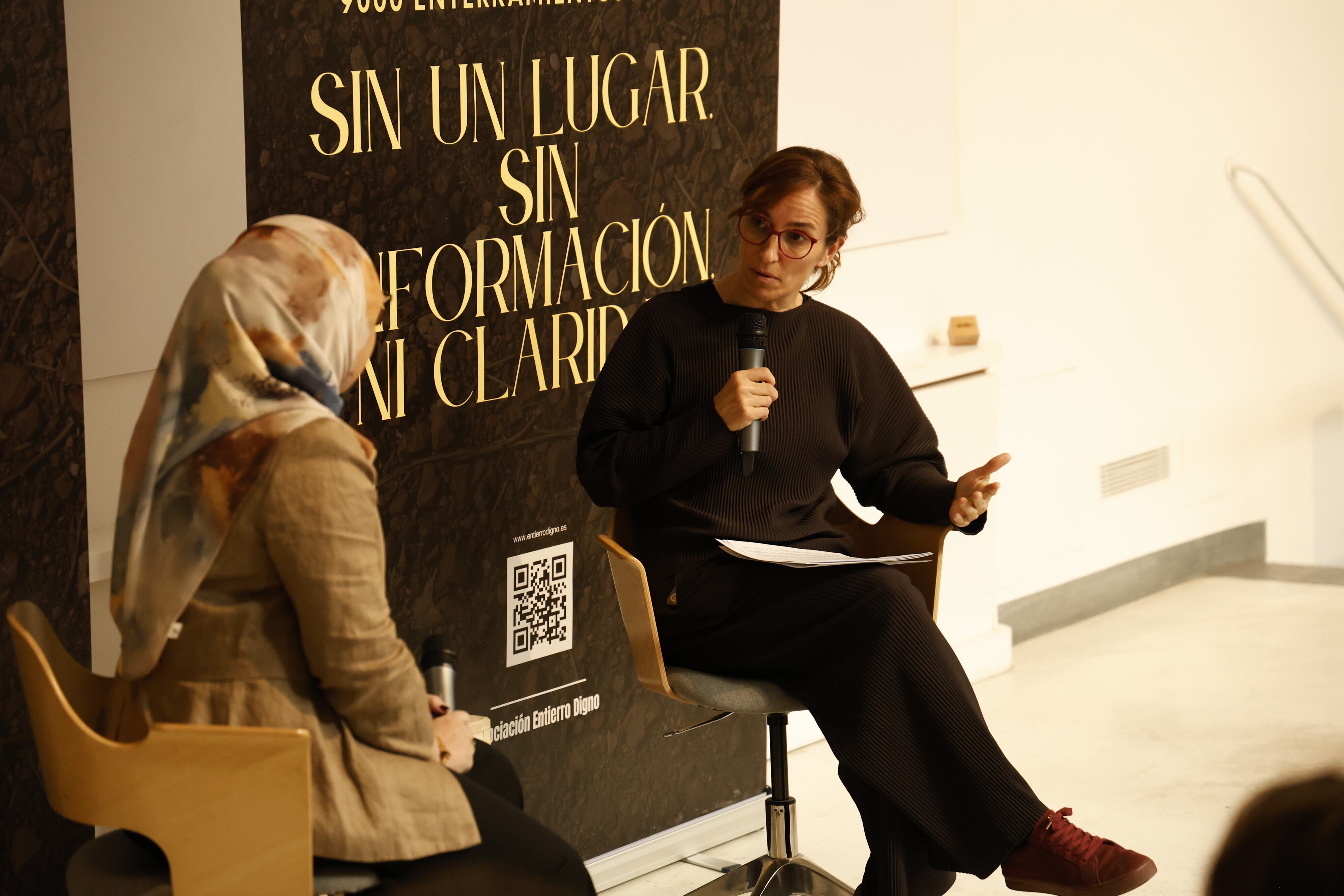 La ministra de Sanidad, Mónica García, durante la presentación del informe de Entierro Digno, este jueves en Madrid.