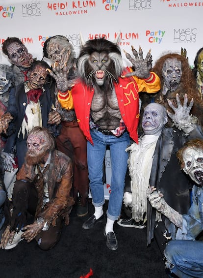 La modelo Klum fue acompañada de un grupo de zombies con quienes realizó la coreografía del rey del pop.