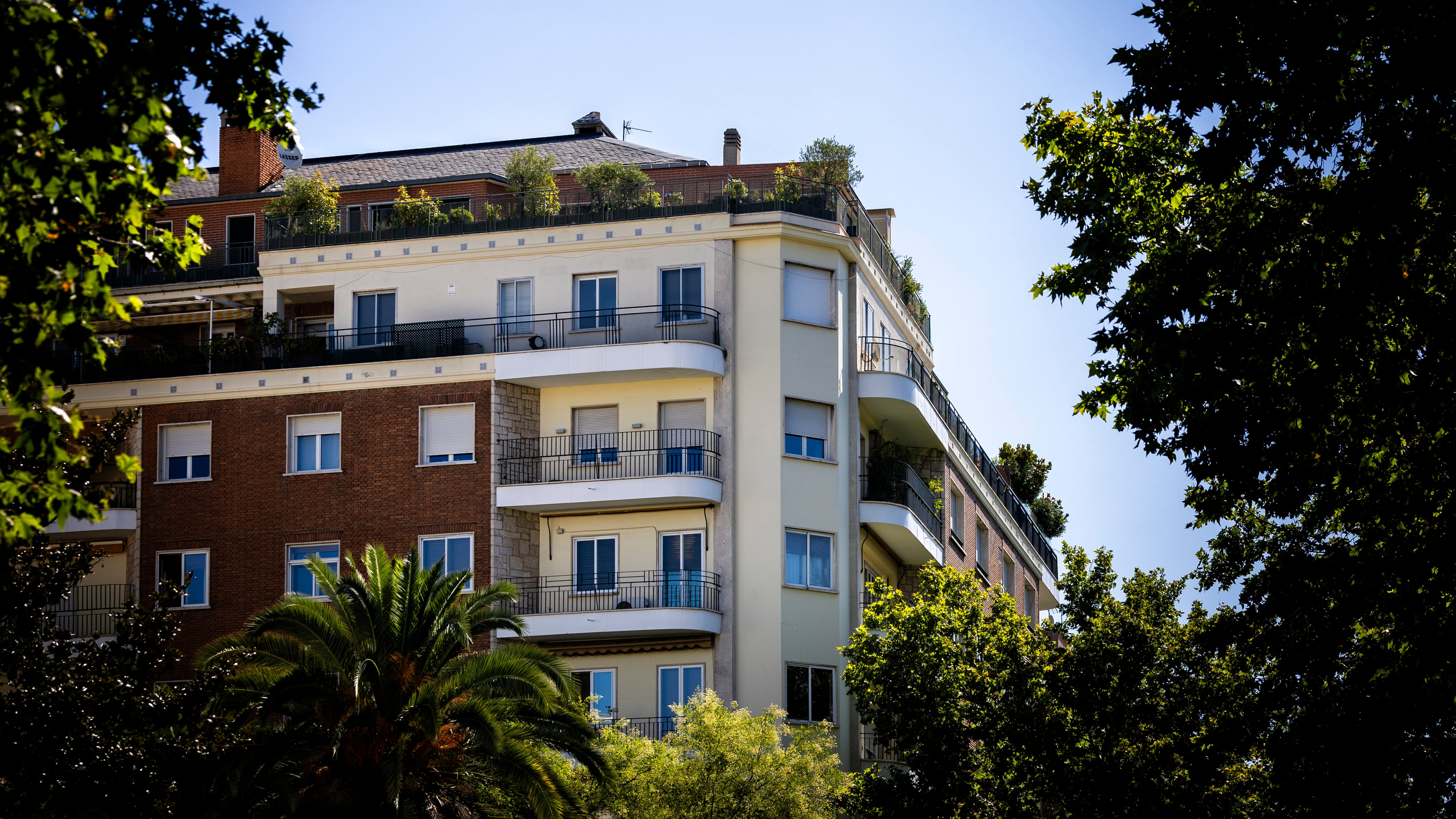 La Comunidad de Madrid compra un ático de lujo en Chamberí para que lo use Ayuso como “oficina” temporal