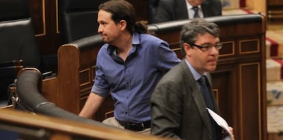 Pablo Iglesias y &Aacute;lvaro Nadal, hoy en el Congreso.