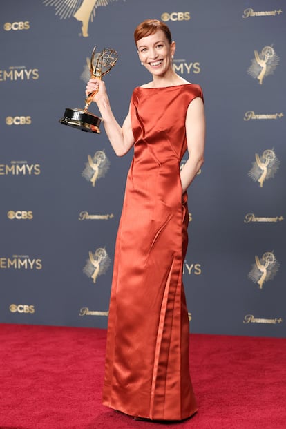  Britt Lower recogió el premio por su papel en 'Severance' con un vestido de Calvin Klein.