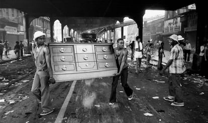 Saqueadores en Brooklyn (Nueva York) en 1977.