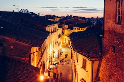Crepúsculo en el pueblo de Miniato, en la Toscana.
