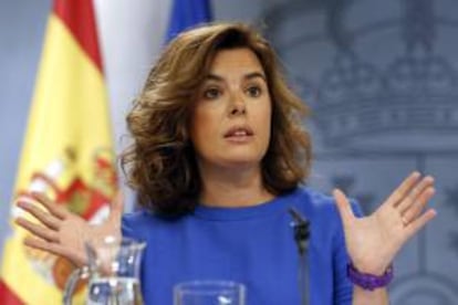 La vicepresidente del Gobierno, Soraya Sáenz de Santamaría, durante la rueda de prensa que ha ofrecido hoy tras la reunión del Consejo de Ministros.