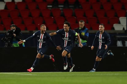 Neymar, Marquinhos e Sarabia comemoram primeiro gol do PSG.