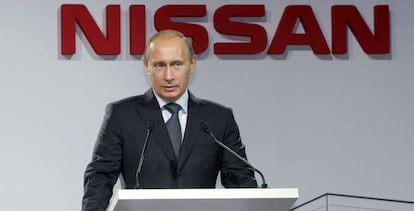 Imagen de archivo del presidente ruso Valdímir Putin, en la inauguración de la planta de Nissan en San Petersburgo, en 2009.