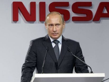 Imagen de archivo del presidente ruso Valdímir Putin, en la inauguración de la planta de Nissan en San Petersburgo, en 2009.