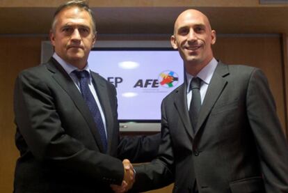 The LFP's Luis Astiazarán and AFE union leader Luis Rubiales after the deal.