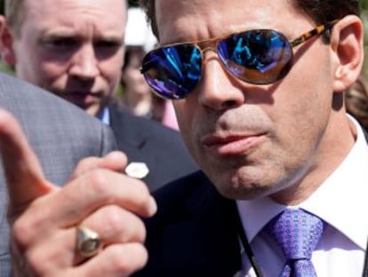 Anthony Scaramucci llama al jefe de Gabinete “jodido paranoico esquizofrénico” y arremete contra el estratega jefe, Bannon  “Yo no intento mamármela como él”