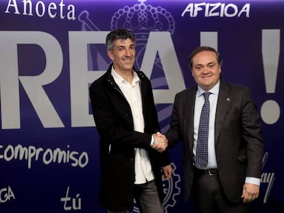 Jokin Aperribay (derecha), durante la presentación de Imanol Alguacil como nuevo entrenador de la Real.