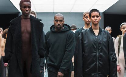 Kanye West, al final de su desfile para Adidas Originals.