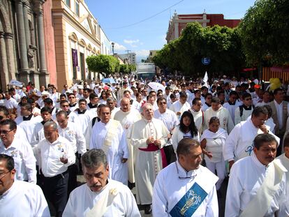 Quinta Caminata por la Paz organizada por Diócesis de Cuernavaca (Morelos), encabezada por el obispo Ramon Castro.