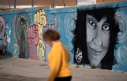 Mural en honor a la artista en el centro escolar Luna de la Sierra, en Adamuz, donde estudió.