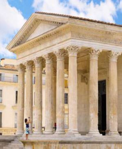 Pórtico de la Maison Carrée, en Nimes (Francia).