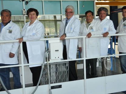 Parte del equipo encargado del &uacute;nico reactor nuclear abierto en M&eacute;xico.