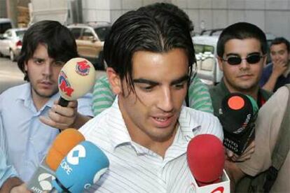 Jurado tras pactar su traspaso al Atlético en las oficinas del Bernabéu.